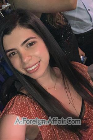195904 - Laura Age: 30 - Colombia