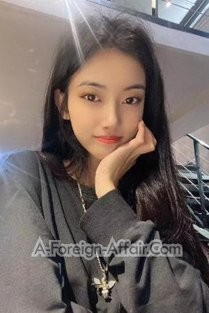 202583 - Jiayi Age: 21 - China
