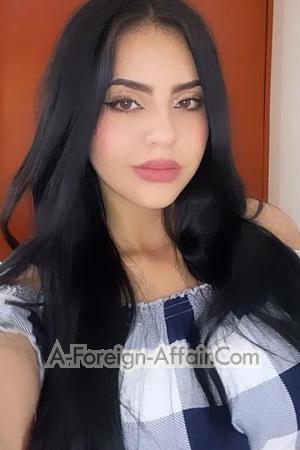 204339 - Laura Age: 27 - Colombia